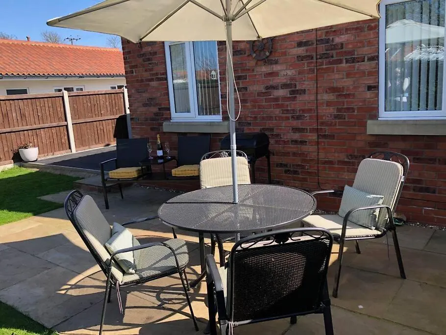 Roccos Retreat Villa Barmston 0*,