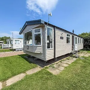 Beautiful Caravan At Skipsea Sands Ref 41029wf Campsite